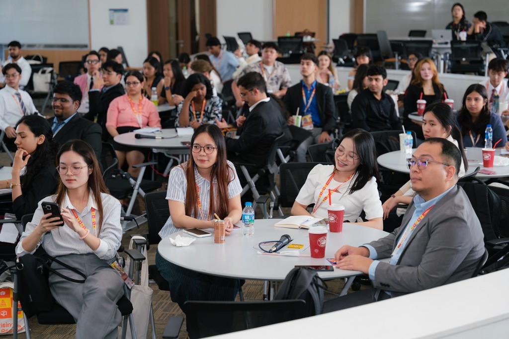 Large workshop hall with learners at tables